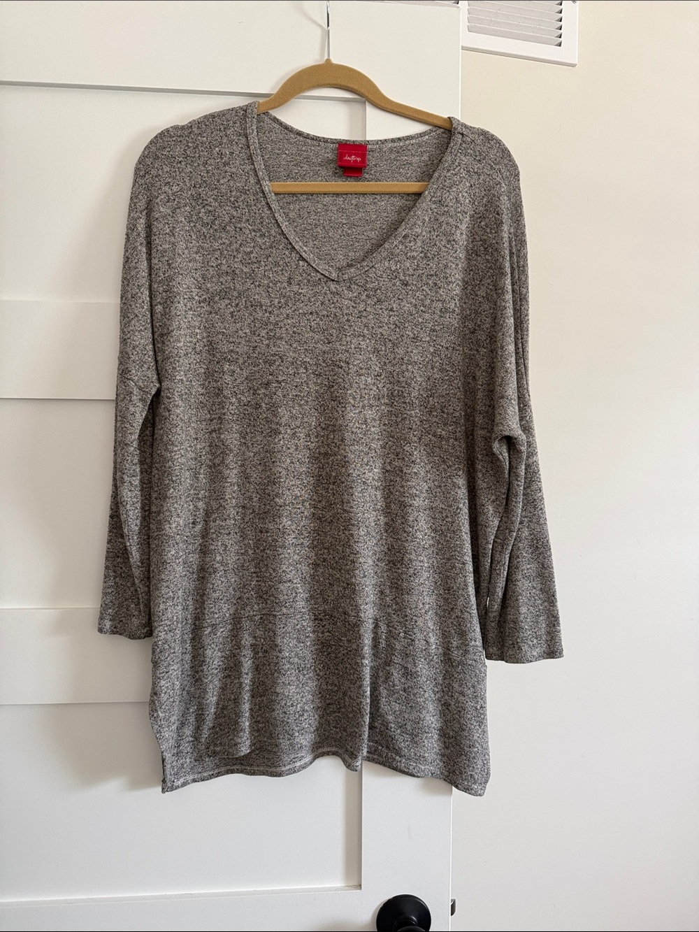 Daytrip Heather Gray V-Neck Long Sleeve Tunic